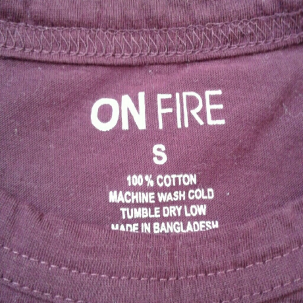Maroon tee - Picture 2 of 2